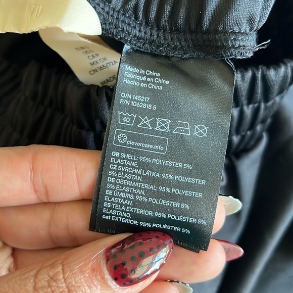 H&M Pull On Black Cargo Track Pants - Picture 10 of 10